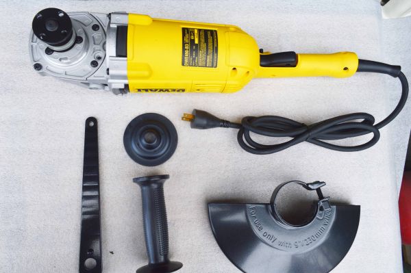 Amoladora Dewalt DWE490 9Pulgadas 15A 6500RPM - Imagen 3