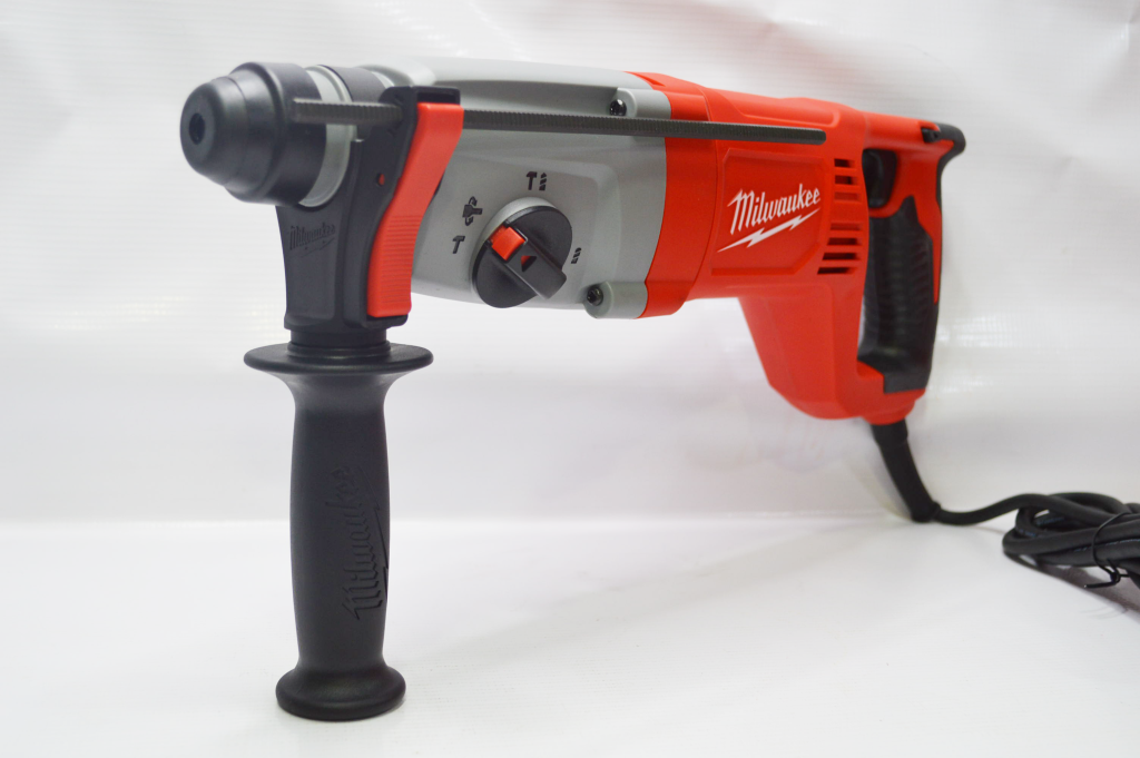 thumbnail interactive-video image 1 of Milwaukee 5262-81 SDS Plus Rotary Hammer Drill & Chisel Bit Kit (Open Box – Like New) 1 of 3